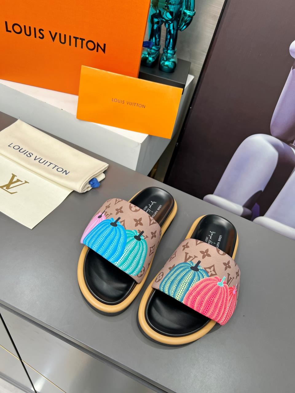 Louis Vuitton Slippers